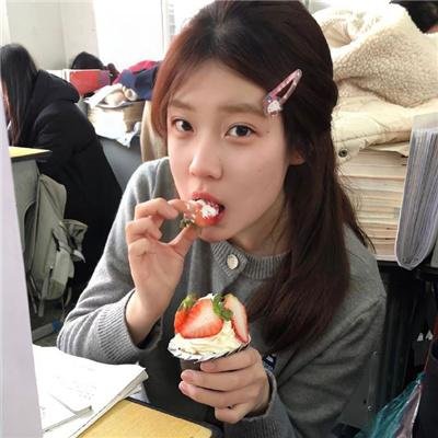 失忆后和贫穷白月光闪婚了